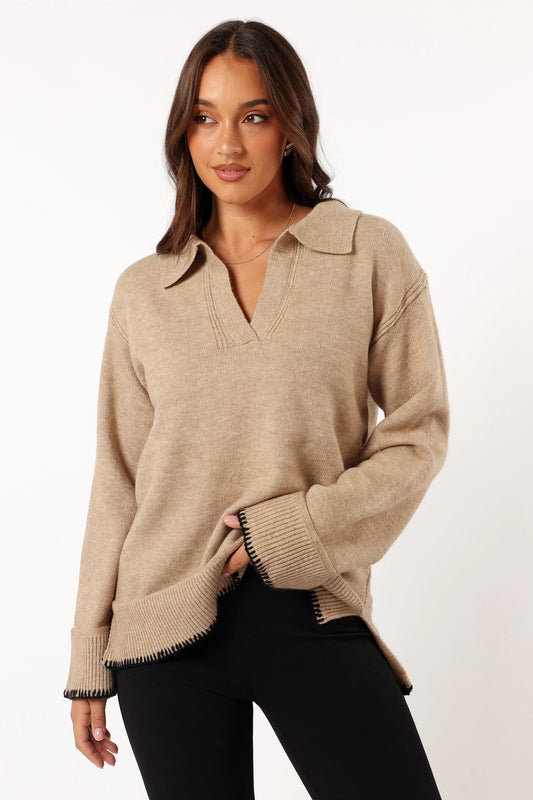 Contrast-Stitch Spread Collar Knit Sweater