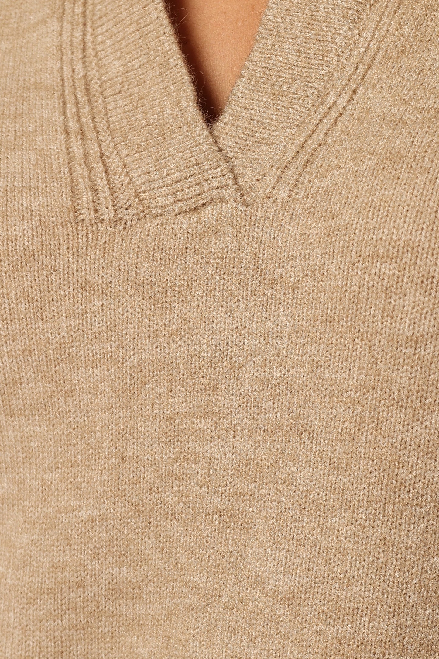 Contrast-Stitch Spread Collar Knit Sweater