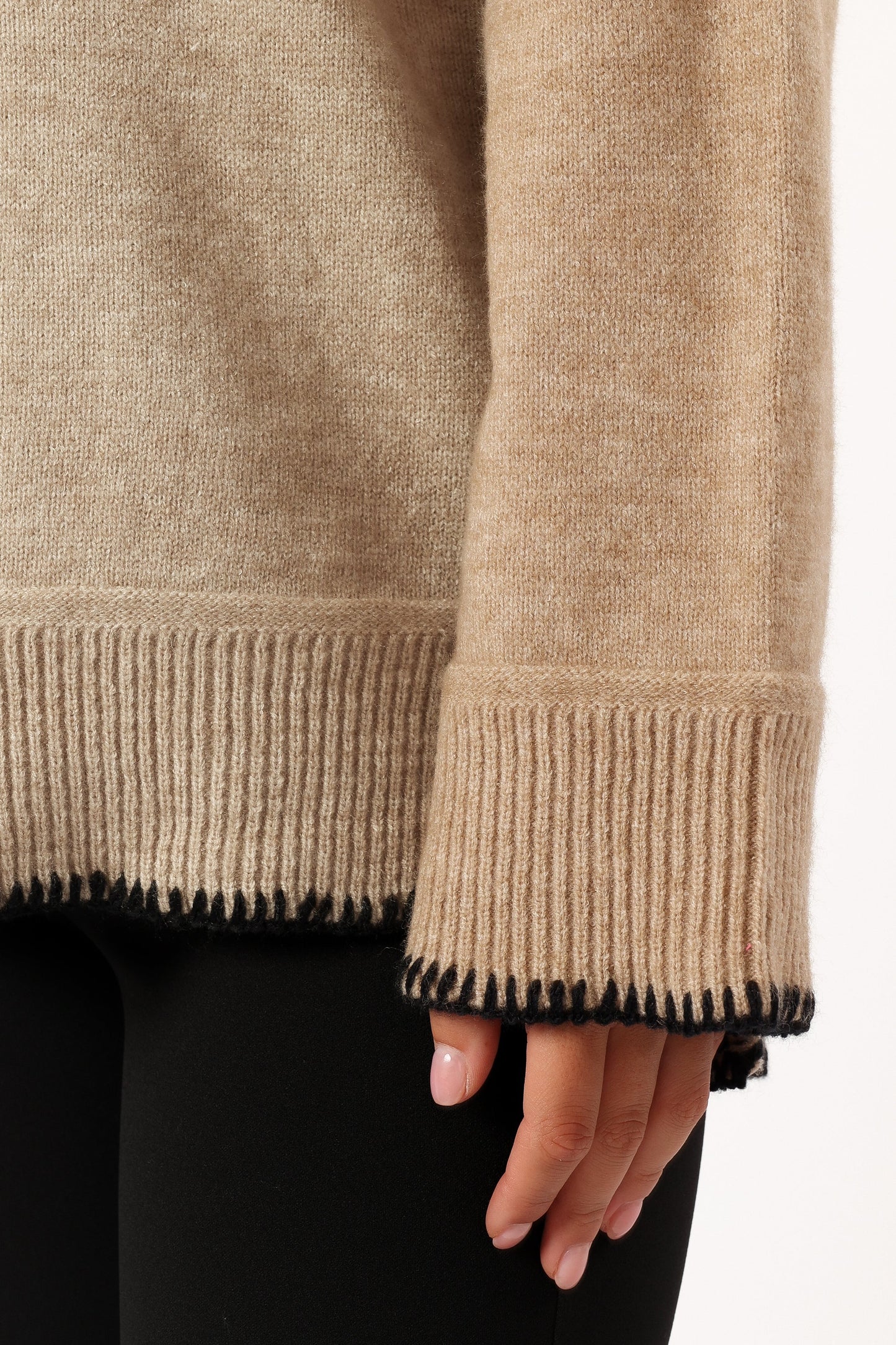 Contrast-Stitch Spread Collar Knit Sweater