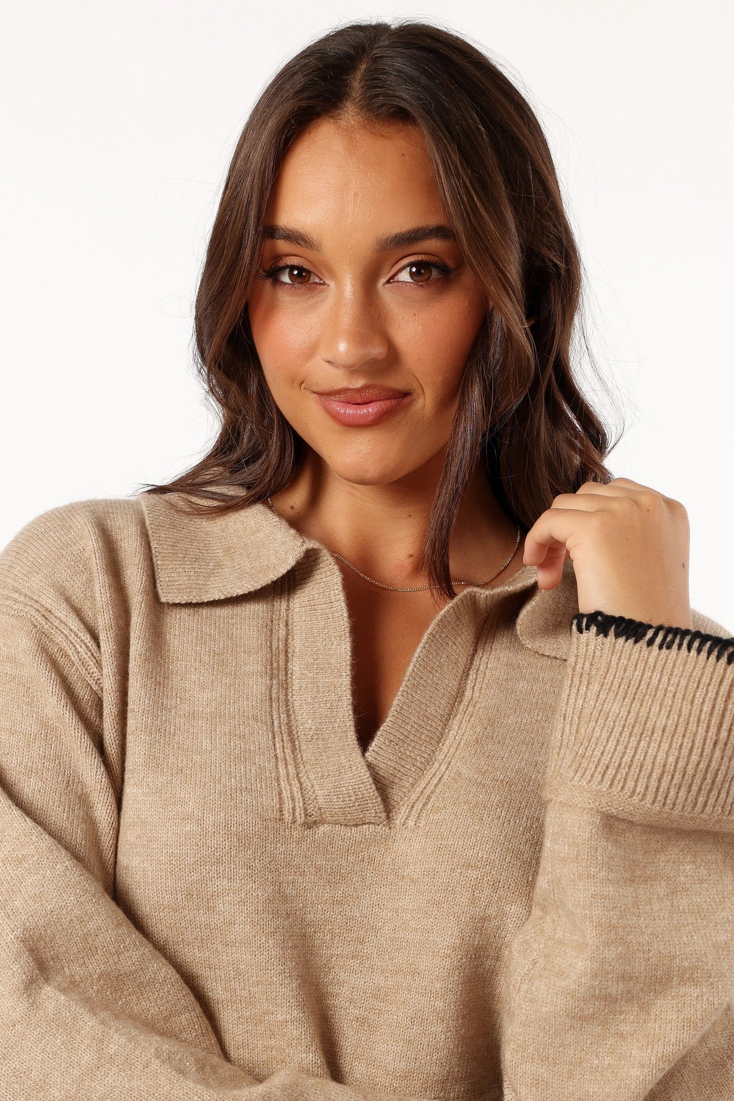 Contrast-Stitch Spread Collar Knit Sweater